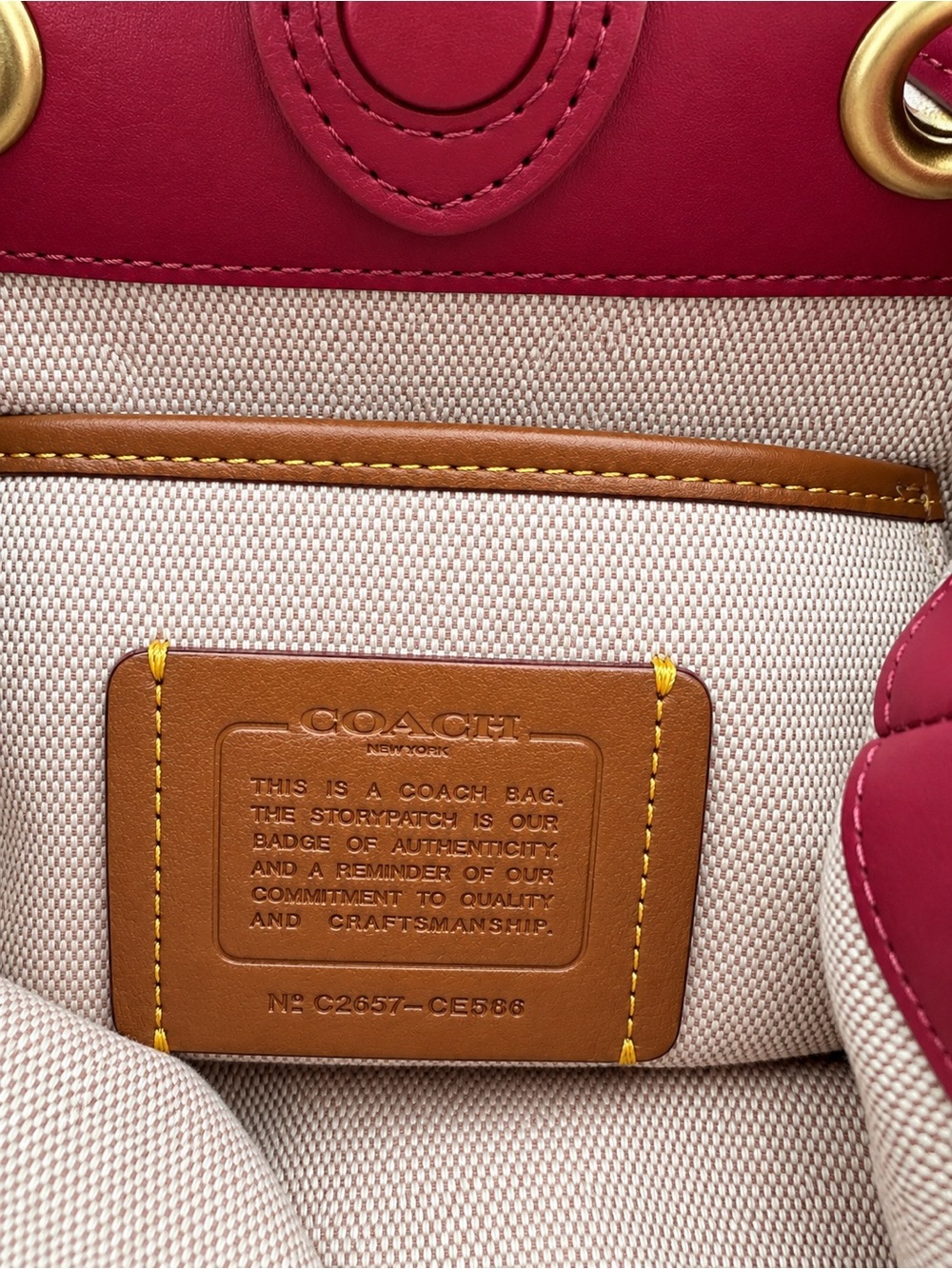 New- Coach “Jade” drawstring bag in Fuschia - Picture 4 of 4